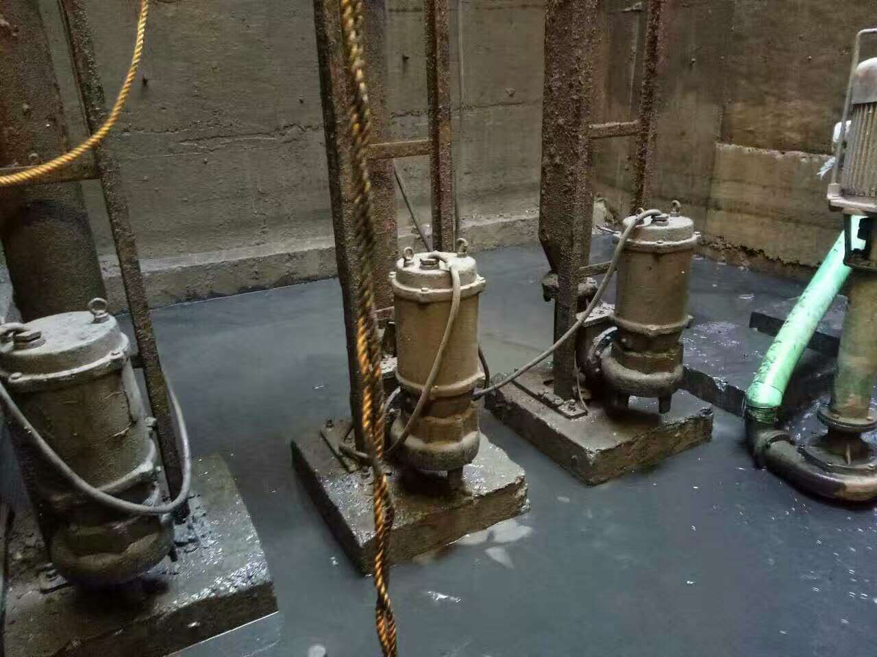 青秀污水池清理